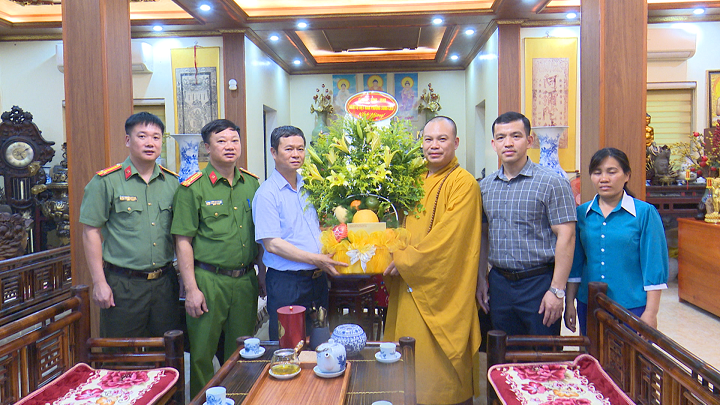Bí thư đảng uỷ phường Nguyễn Văn Thược thăm, chúc mừng các nhà chùa dịp Đại lễ Phật đản 2026